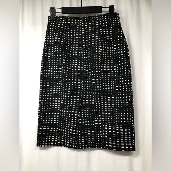 Theory Pencil Skirt Geometric Lines Black White Back Slit Unlined Size 0 - Picture 16 of 16